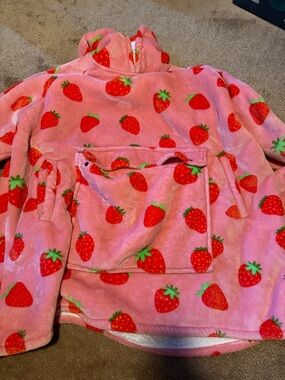 Strawberry Fleece OSFM Hooded Pullover W/Front Pocket